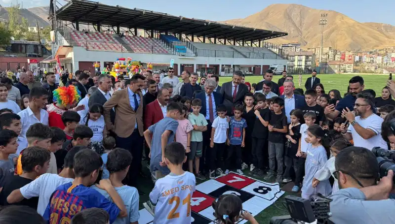 Hakkari’de Coşkuyla Başlayan Anadolu Şenliği: Gelenek ve Eğlence Bir Arada