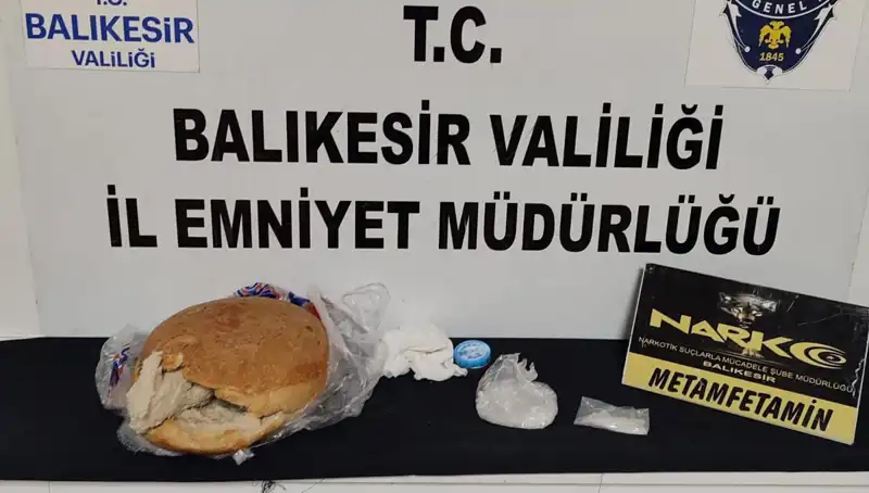 Ekmeğin İçinde Uyuşturucu Gizleyen Şebekeye Kıskıvrak Yakalanma