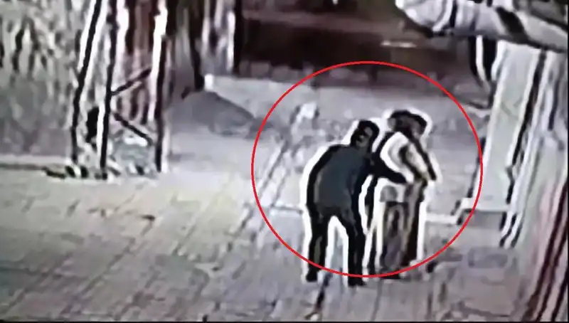 Kapkaççılara İş Başında: Polisler Pazarcı ve Simitçi Kılığına Girdi