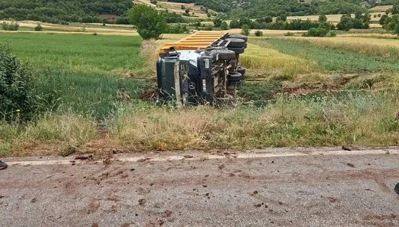 Tokat'ta Kamyon Devrildi: Şoför Hayatını Kaybetti, Üzücü Detaylar Ortaya Çıktı