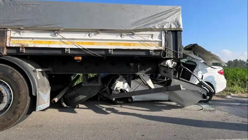 Sakarya'da Meydana Gelen Feci Kaza Sonrası 1 Kişi Hayatını Kaybetti