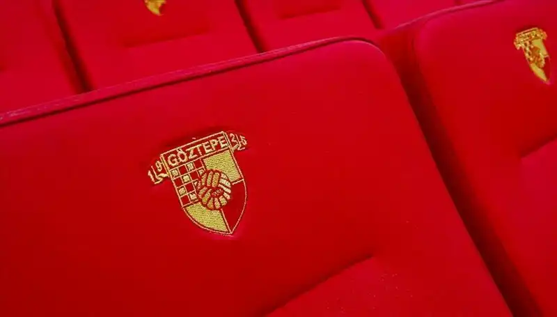 Göztepe, Junior Olaitan ile Transfer Müjdesi Verdi: Taraftarlar Coştu!
