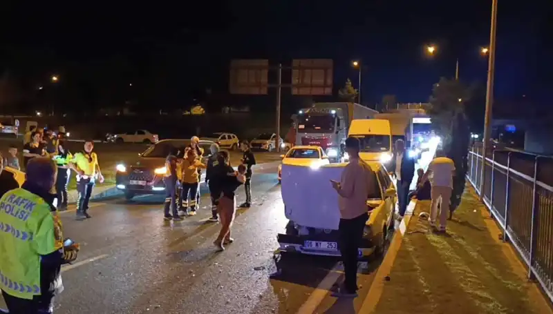 Otoyolda Hızla Yapılan Geri Dönüş Kazası: İki Çocuk Aileyi Korkuttu