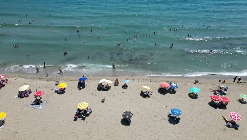 Tekirdağ'da Sıcak Yaz Günlerinde Plajlar Dolup Taştı