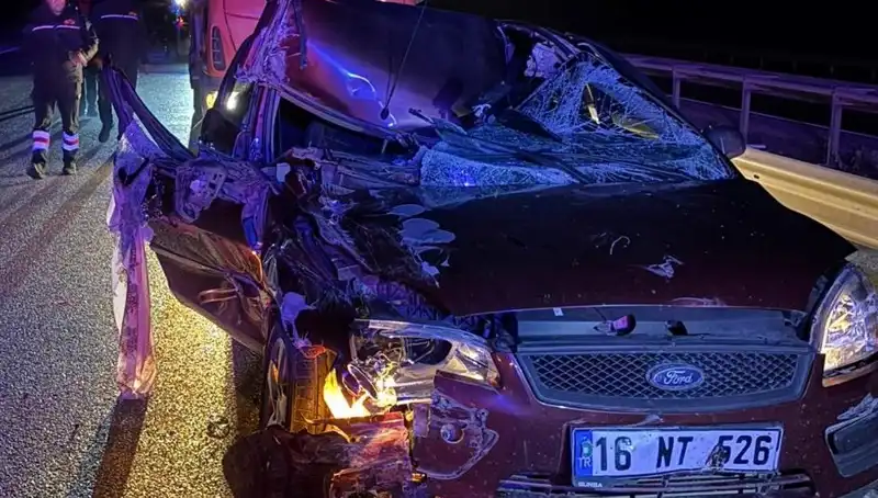 Afyonkarahisar’da Feci Kaza: Otomobil ile TIR Çarpışması 4 Yaralı