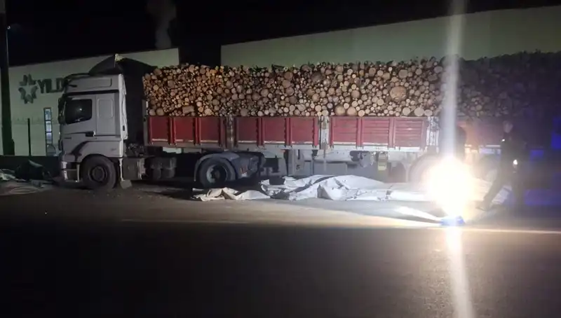 Brandayı Toplayan TIR Sürücüsüne Otomobil Çarptı: Kazanın Detayları