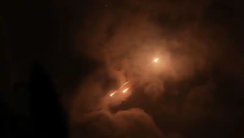 Gece Saldırıları: İran’ın Füzelerini Ateşleme Stratejisi Neden Geceye Yayılıyor?