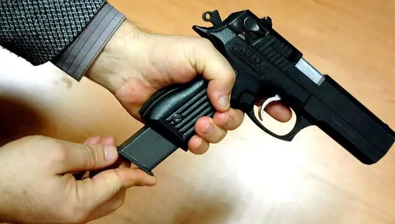 Silahı Kurcalarken Kendini Vurdu: Olayın Detayları Şok Ediyor