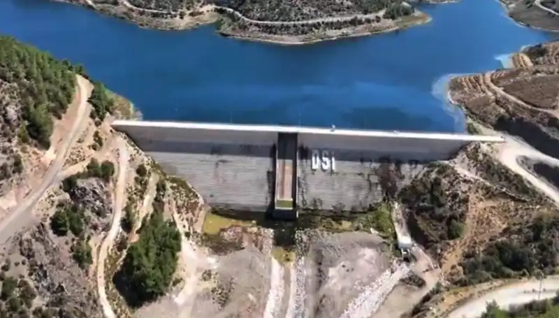 Çeşme'de Su Kesintileri Sona Eriyor: Su Hasreti Bitiyor