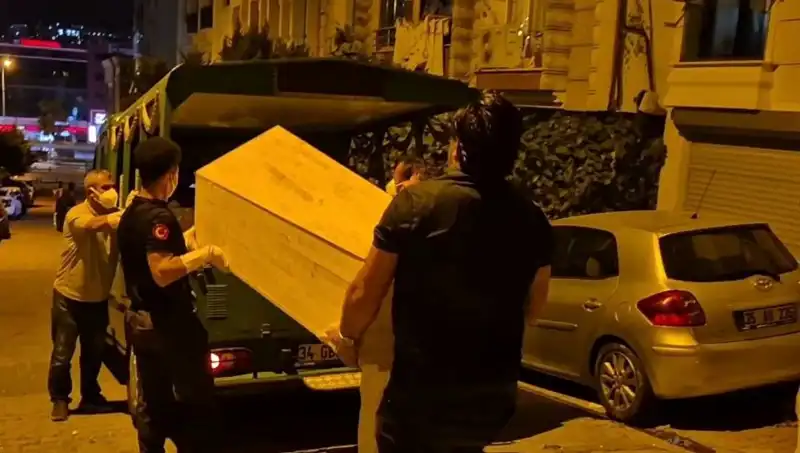 Esenyurt'ta Gizemli Ölüm: Kadın Cesedi Bulundu, Olayı Kafaları Karıştırdı