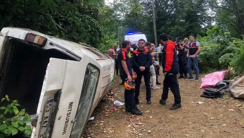 Rize'de Minibüs Yamaçtan Yuvarlandı: Trajedi Dolasıyla Dolu Bir Kaza