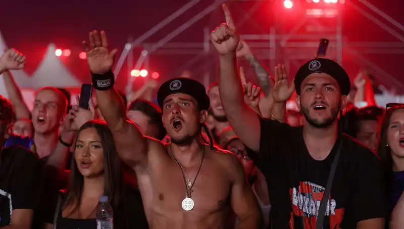 Thompson’ın Konserinde Nazi Selamı Skandalı: Hangi İhtimal Gerçekleşti?