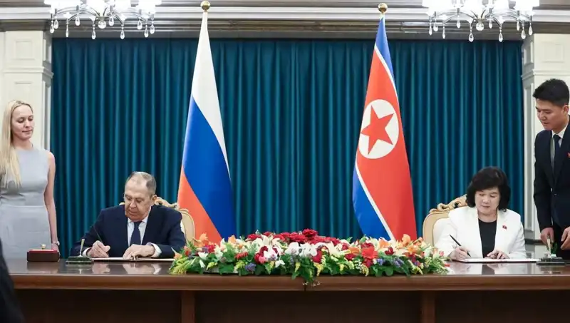 Rusya ve Kuzey Kore Arasındaki İlişkiler Güçleniyor: Lavrov'dan Kritik Görüşme