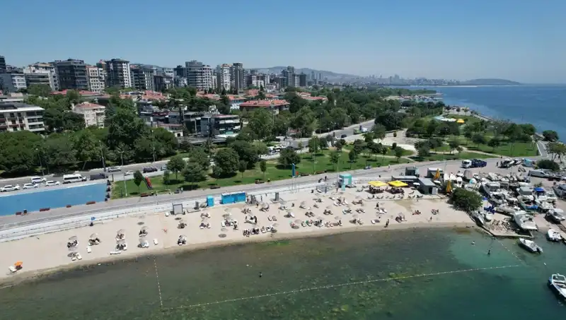 İstanbul'da Yaz Sıcaklığı Bastırdı: Caddebostan Sahili Dolup Taşacak