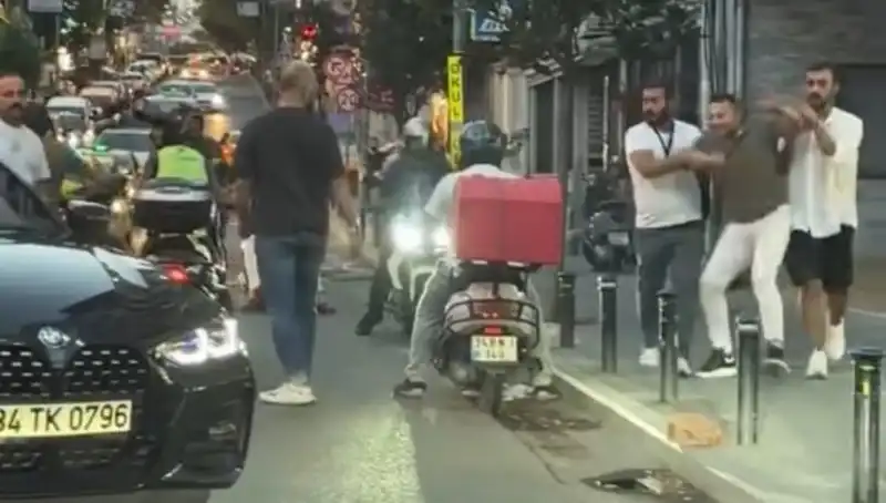 Nişantaşı'nda Yol Verme Kavgası: Sopa ile Kadına Saldırı Gündemde