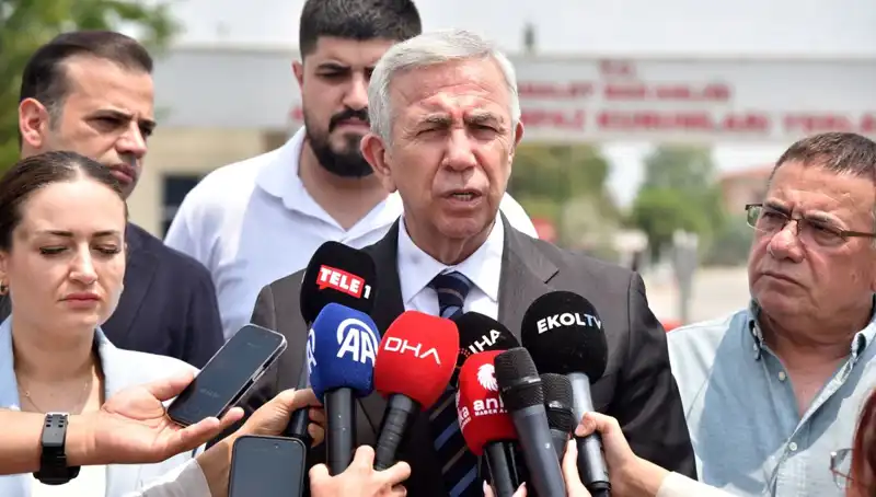 Mansur Yavaş, Muhittin Böcek'i Ziyaret Etti: İşbirlikleri ve Gelecek Vizyonu Konuşuldu