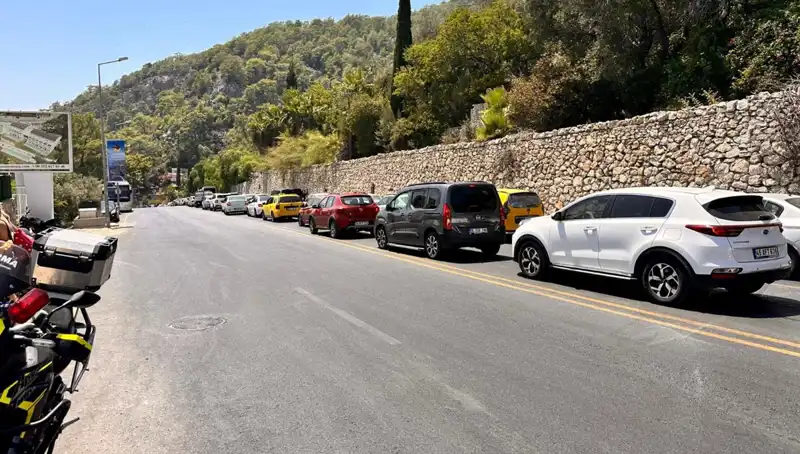 Fethiye-Ölüdeniz Yolunda Tatilci Yoğunluğu: Üç Kilometrelik Kuyruk Rekoru!