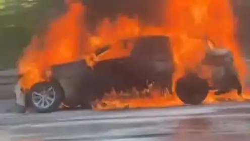 15 Temmuz Şehitler Köprüsü Yolu’nda Araç Yangını: O Anlar Kameralara Yansıdı